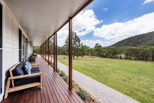 Lazy Frog Lodge: Mudgee country luxury near town