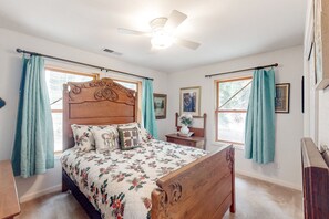 3 habitaciones, tabla de planchar con plancha, internet y ropa de cama