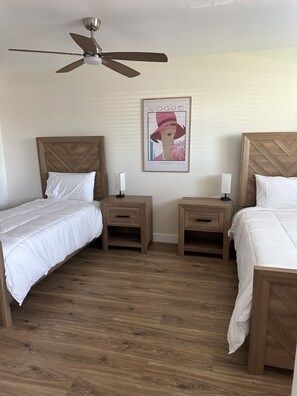 3 chambres, fer et planche à repasser, Wi-Fi, draps fournis