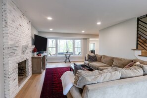 TV, fireplace