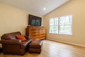 Televisión y chimenea 