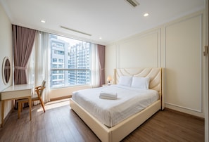Deluxe Apartment, 4 Bedrooms, Balcony, City View