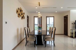 Deluxe Apartment, 4 Bedrooms, Balcony, City View | Dining room - Vinhomes Central Park - KIMI Residences (Ho Chi Minh City)