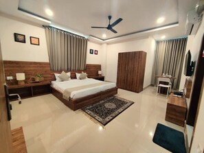 Deluxe Double Room | Individually decorated, free WiFi, bed sheets - Happy Home Living (Guwahati)