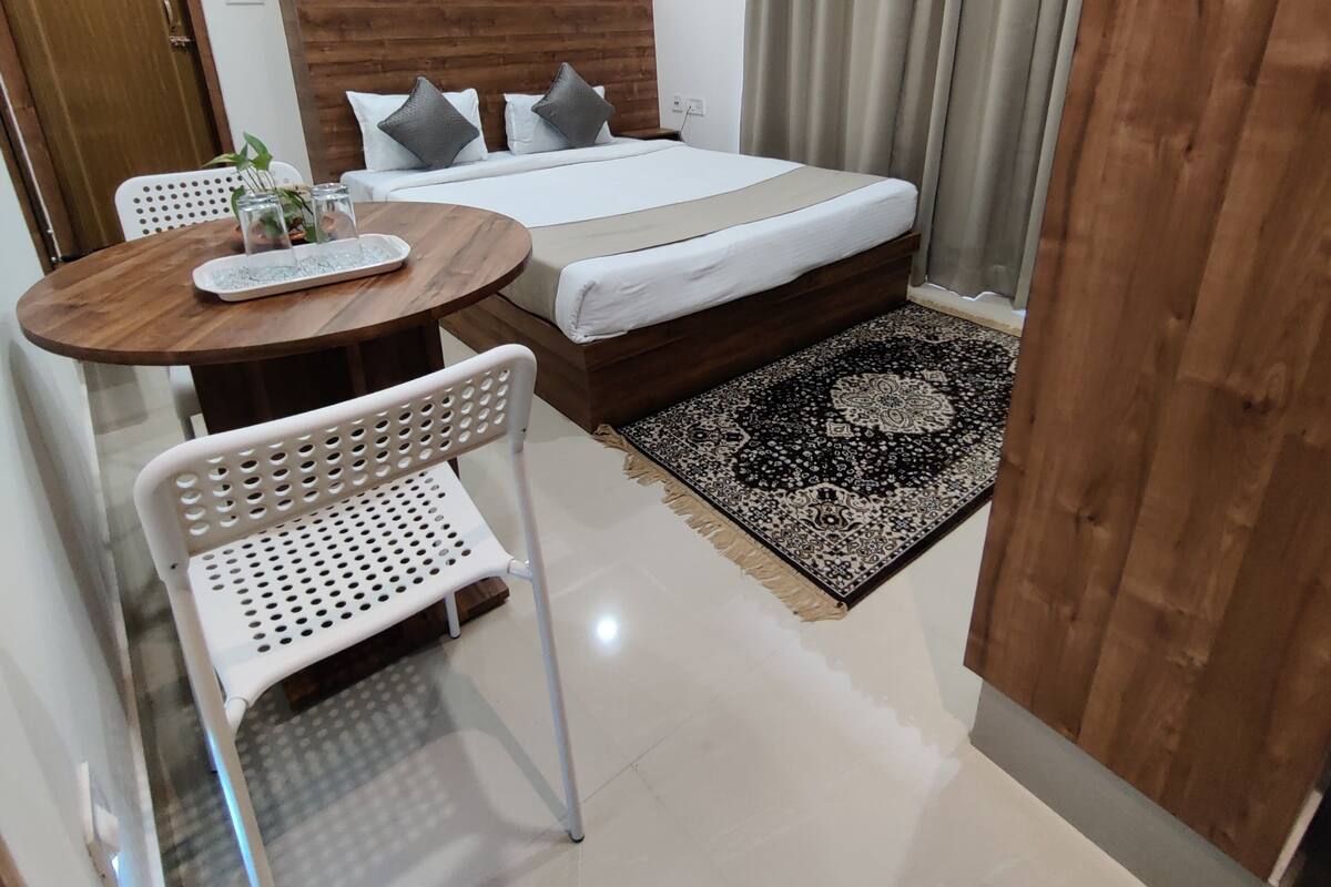 Standard Double Room | WiFi (free), individually decorated, bed sheets