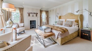 6 Schlafzimmer, Schreibtisch, Bügeleisen/Bügelbrett, Reisekinderbett