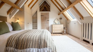 3 chambres, fer et planche à repasser, lit de bébé portatif
