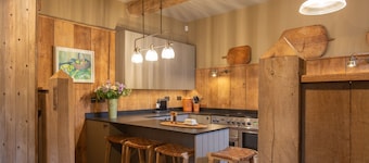 The Stables at Holy Well, Southam- sleeps 4 guests  in 2 bedrooms