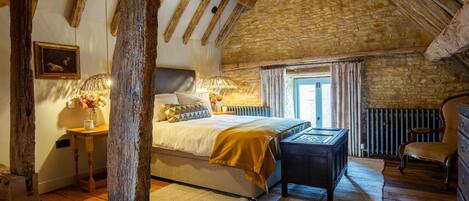 2 bedrooms, iron/ironing board, travel crib, free WiFi