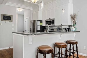 Fridge, microwave, oven, stovetop - Gorgeous Coastal Bella Beach Escape, Pet Friendly, Private Deck w/ Hot Tub, Short Walk to Beach (Depoe Bay)