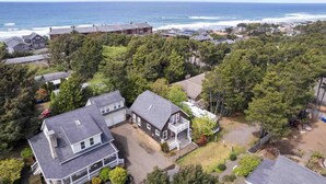 Unclassified image, 3 of 35, button - Gorgeous Coastal Bella Beach Escape, Pet Friendly, Private Deck w/ Hot Tub, Short Walk to Beach (Depoe Bay)