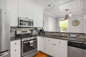 Fridge, microwave, oven, stovetop - Gorgeous Coastal Bella Beach Escape, Pet Friendly, Private Deck w/ Hot Tub, Short Walk to Beach (Depoe Bay)