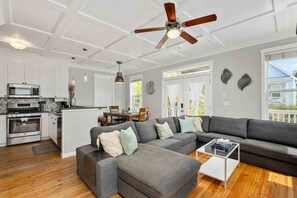 TV, fireplace - Gorgeous Coastal Bella Beach Escape, Pet Friendly, Private Deck w/ Hot Tub, Short Walk to Beach (Depoe Bay)