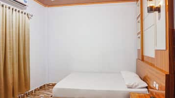 Standard Double Room | Bed sheets