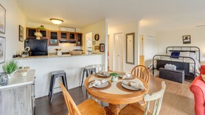 A compact living space with a kitchen, dining area, and a bedroom. - Beech Mtn Studio < 1 Mi to Skiing: Bring Your Pet! (Beech Mountain)