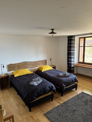 4 dormitorios, tabla de planchar con plancha, wifi y ropa de cama