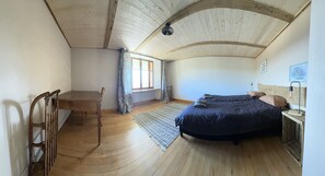 4 bedrooms, iron/ironing board, WiFi, bed sheets
