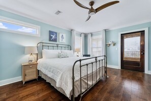 4 bedrooms, in-room safe, iron/ironing board, travel crib - Private Heated Pool & Hot Tub - Golf Cart - Steps to Beach - Crystal Beach (Destin)