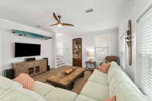 Smart TV, stereo - Private Heated Pool & Hot Tub - Golf Cart - Steps to Beach - Crystal Beach (Destin)