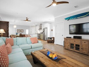 Smart TV, stereo - Private Heated Pool & Hot Tub - Golf Cart - Steps to Beach - Crystal Beach (Destin)