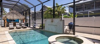 Gorgeous Beach Condo with Pool, Spa, and Bikes