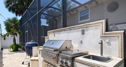 Gorgeous Beach Condo with Pool, Spa, and Bikes