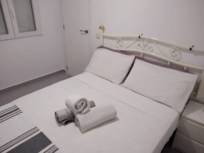 2 bedrooms, iron/ironing board, Internet