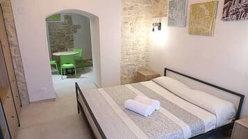 1 bedroom, internet, bed sheets