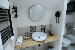 Séchoir à cheveux, serviettes fournies