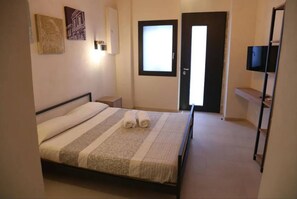 1 bedroom, internet, bed sheets