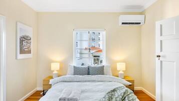 2 bedrooms, desk, iron/ironing board, WiFi