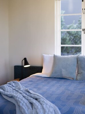 2 bedrooms, desk, iron/ironing board, WiFi