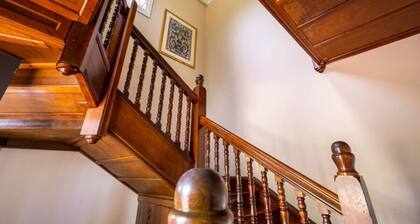 Riverview casa/ walk to Mater & children hospital