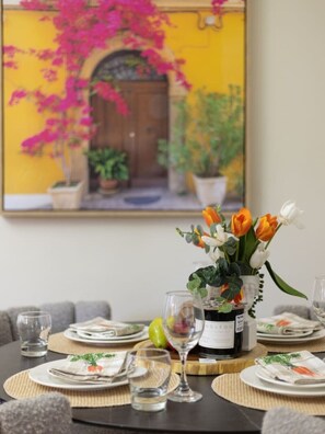 Dining - Riverview casa/ walk to Mater & children hospital (South Brisbane)