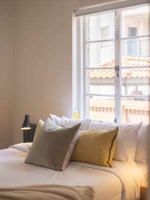 3 bedrooms, desk, iron/ironing board, travel crib