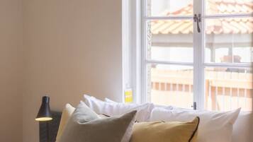 3 bedrooms, desk, iron/ironing board, travel crib