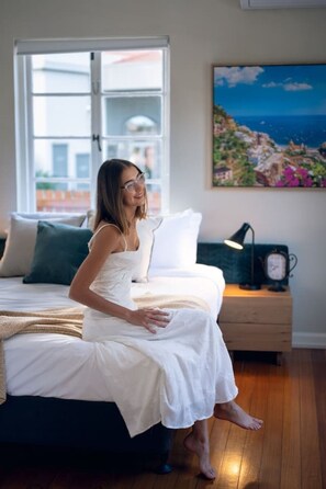 3 عدّة غرف نوم ومكتب ومكواة/لوح كي وسرير سفر