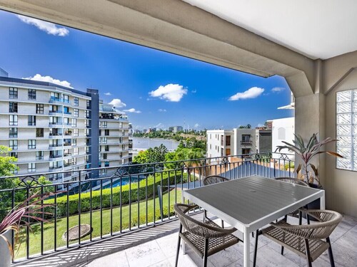 Riverview casa/ walk to Mater & Children Hospital