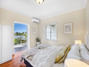 2 habitaciones, tabla de planchar con plancha, wifi y ropa de cama