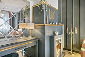 3 室のベッドルーム、WiFi (無料)、ベッドシーツ