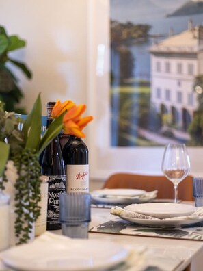 Dining - European Château/riverside view backyard/2 carpark (South Brisbane)
