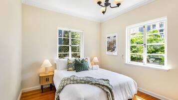 3 bedrooms, desk, iron/ironing board, travel cot