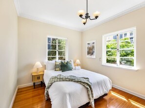 3 camere, una scrivania, ferro/asse da stiro, culla da viaggio