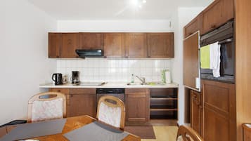 Frigorifero, forno, piano cottura, lavastoviglie