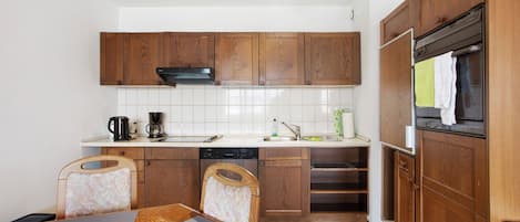 Kühlschrank, Ofen, Herdplatte, Geschirrspüler