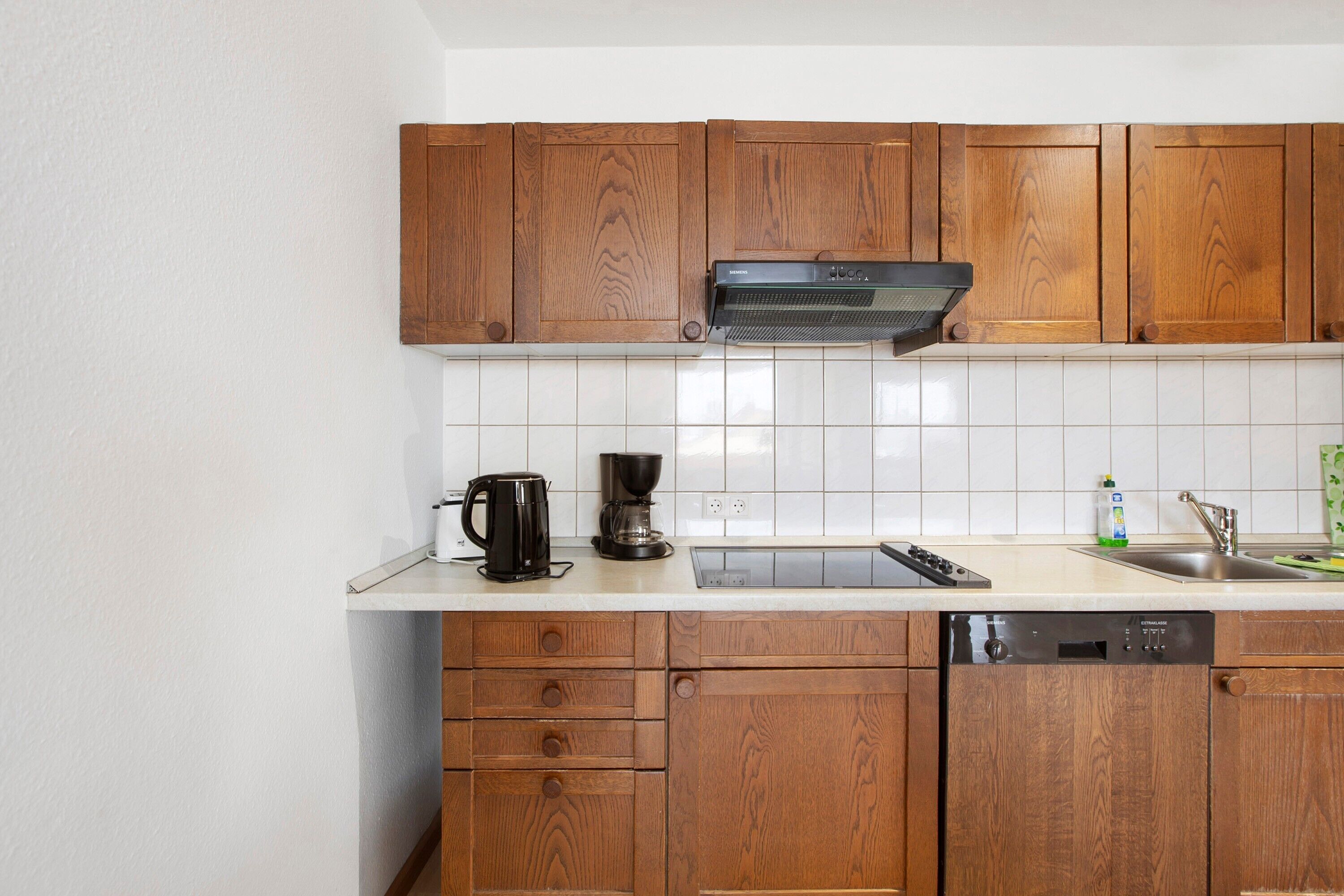 Réfrigérateur, four, plaque de cuisson, lave-vaisselle