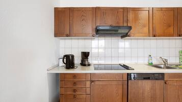 Réfrigérateur, four, plaque de cuisson, lave-vaisselle