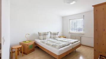 2 bedrooms, iron/ironing board, free WiFi, bed sheets