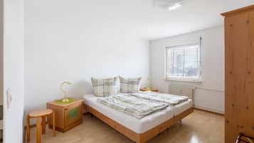 2 bedrooms, iron/ironing board, free WiFi, bed sheets