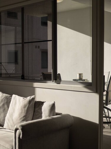 Chic Modern Retreat: 1BR Apt w/ pool@Kelvin Grove